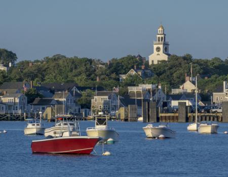 boats in nantucket harbor 